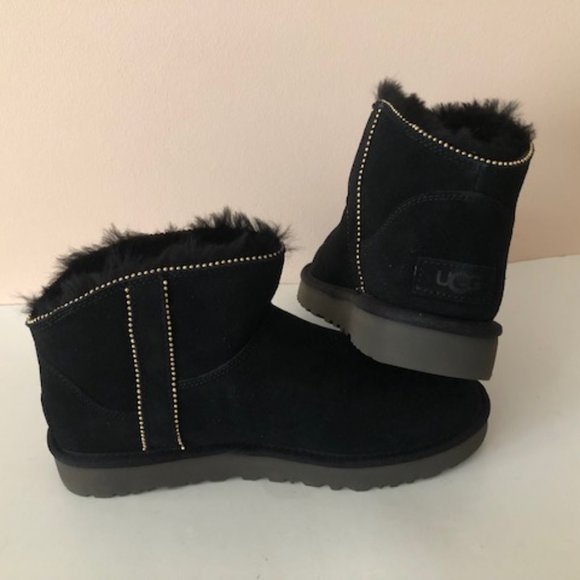 UGG Classic Ultra Mini Stud Genuine Shearling Lined Black Boot. NWT. Size: 8 - Picture 2 of 11